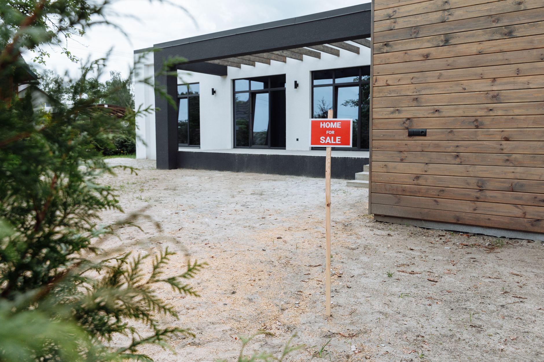 Homes Harder to Sell as High Mortgage Rates Frustrate Buyers: A 2026 Seller's Reality Check